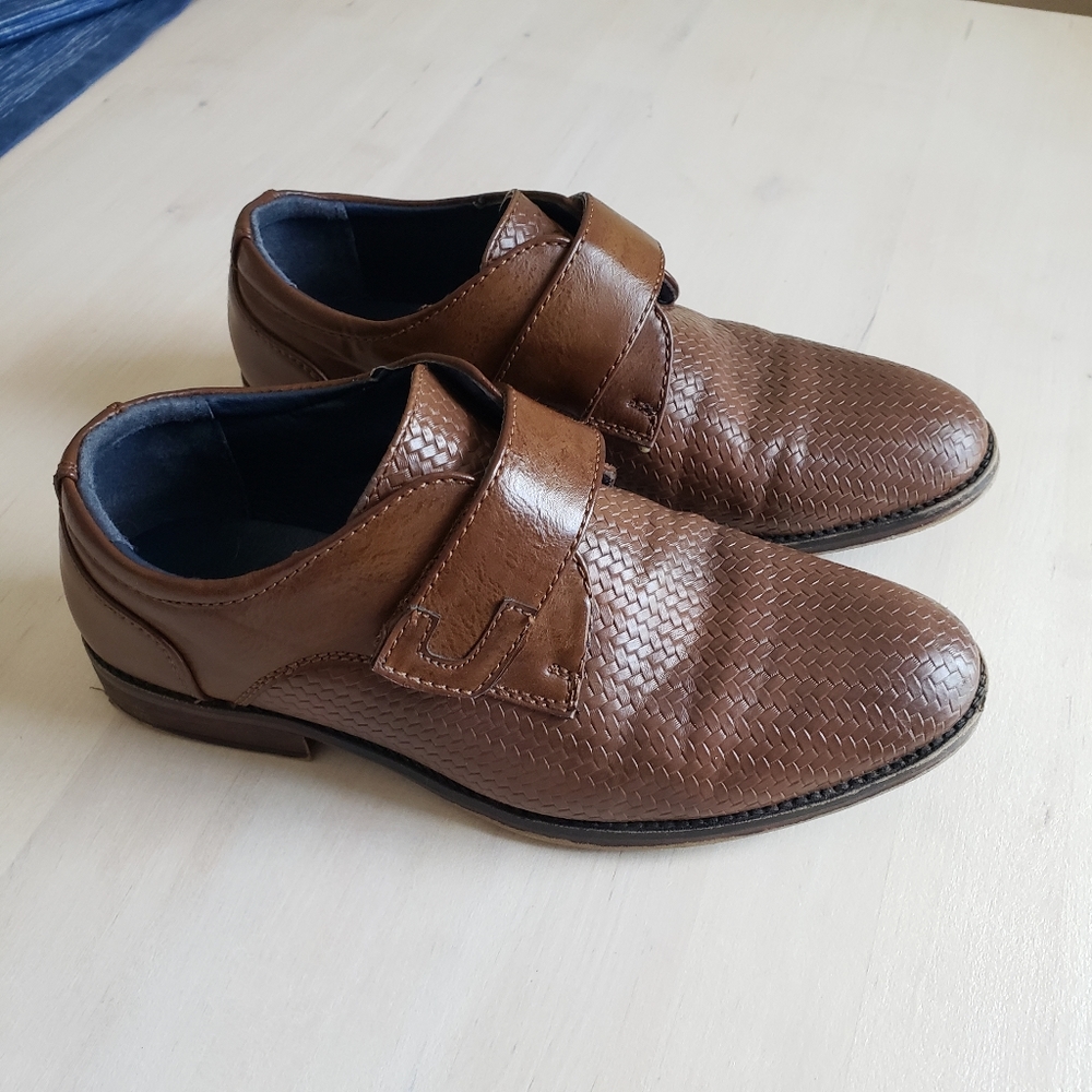 Boy's dress shoes sz 1